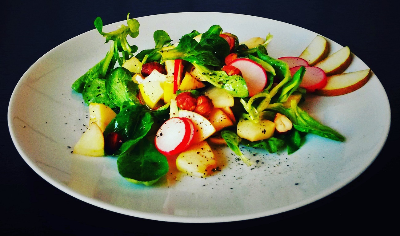 Apfel mal anders... ein herzhafter Apfelsalat!
