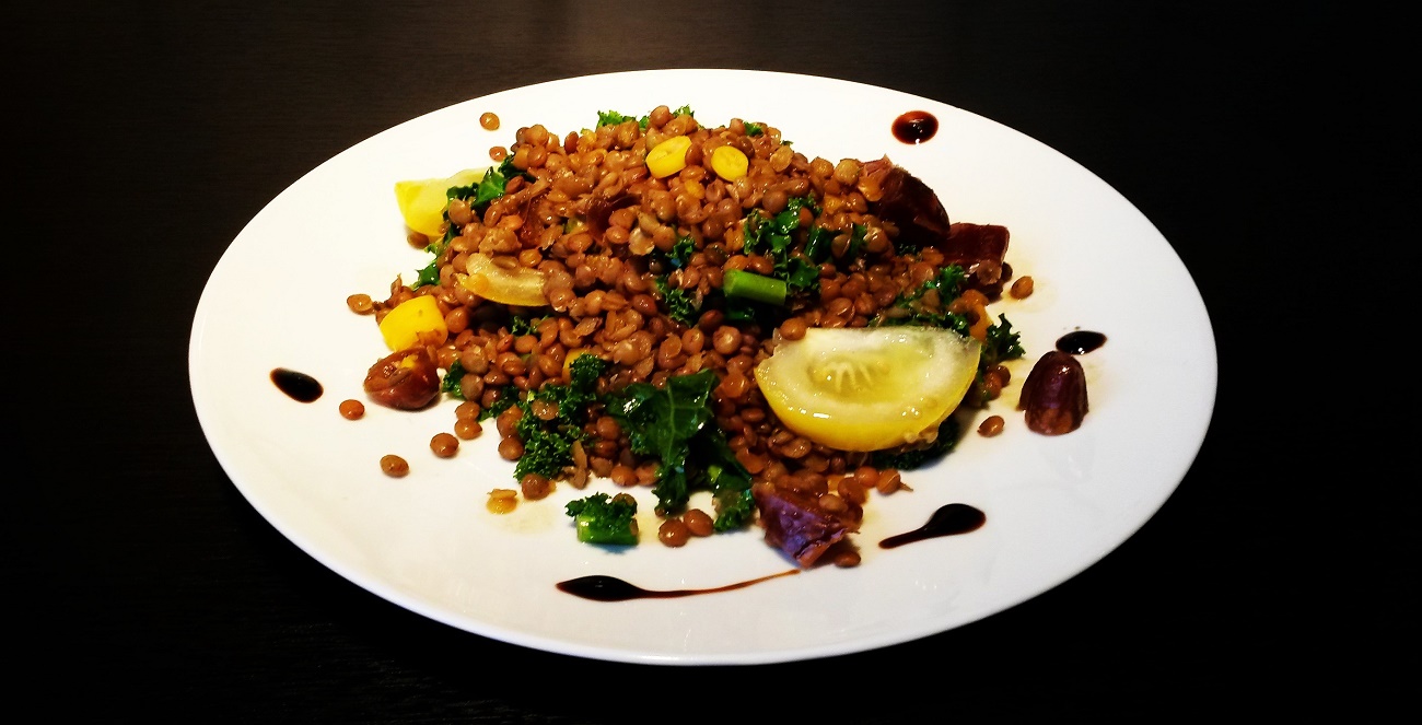 Linsensalat mit Datteln und Grünkohl