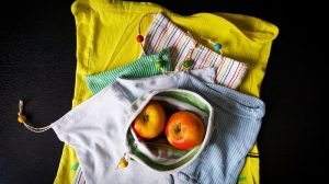 Upcycling-Stoffbeutel verschieden Größen aus Babybodys und T-Shirts