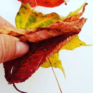 Windspiel aus Naturmaterialien Abstandshalter Drahtschlaufe