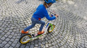 Puky R07 Scooter volle Fahrt auch auf Unebenheiten