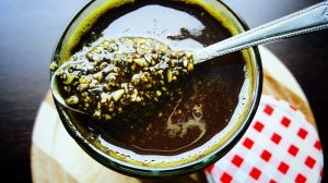Kürbiskernpesto "Kürbisglück" auf dem Löffel