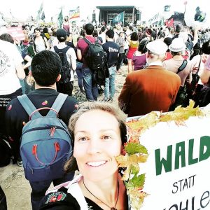 Hambacher Forst Demo mit livelifegreen
