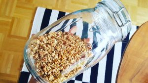 Knuspermüsli im Vorratsglas