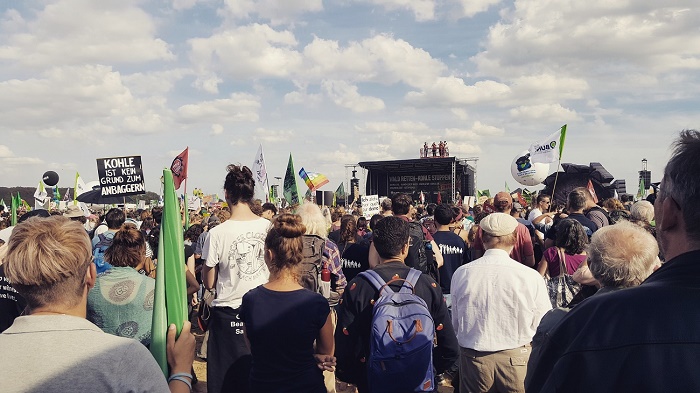Gemeinsam laut fürs Klima - auf Demonstration, mit Nachbarn, Freunden und Familie