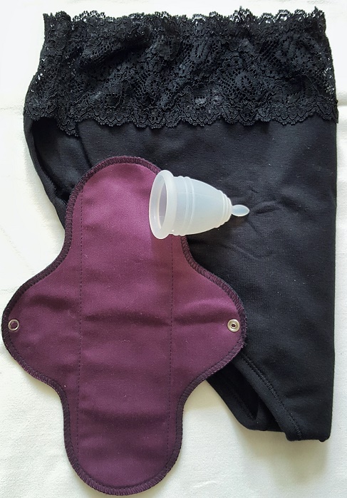 Nachhaltige Monatshygiene mit Periodenunterwäsche, Menstruationstasse und waschbaren Einlagen
