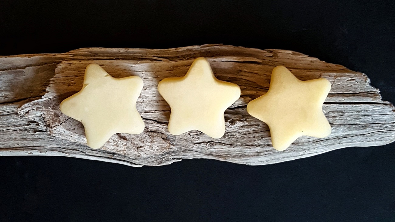 Feste Handcreme mit Propolis selber machen - pflegende Geschenkidee für raue Hände