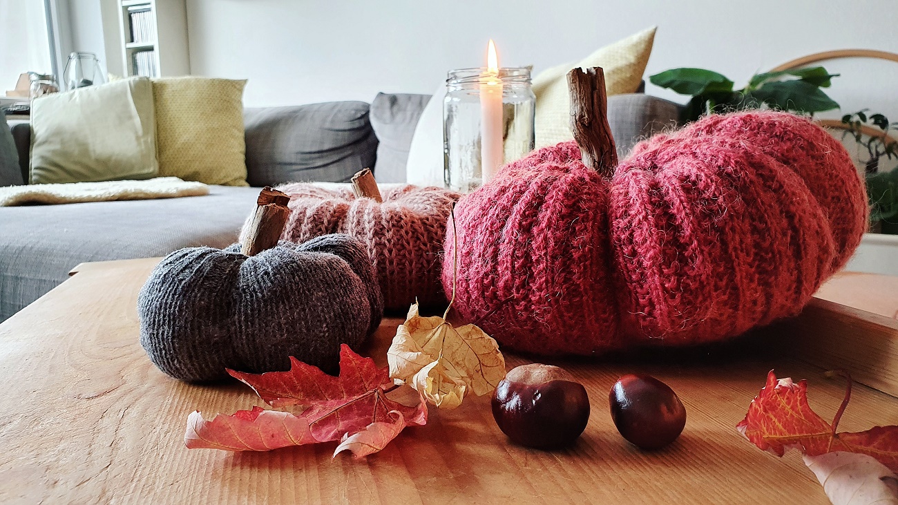 Upcycling Deko-Kürbis aus Altkleidern selber machen